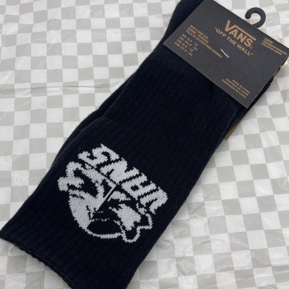 Vans Major Type Crew Socks (1 pair)
with jacquard art of a sinister skull - Picture 1 of 16